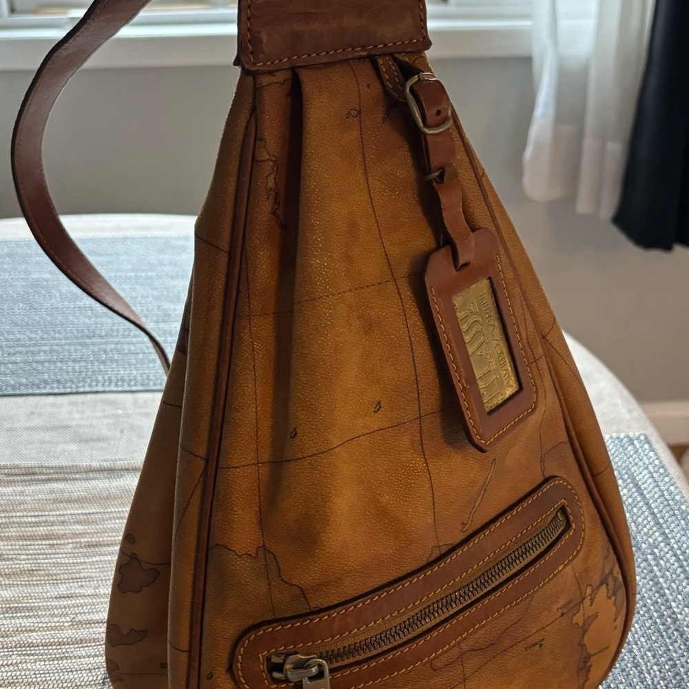 Alviero Martini 1a Classe sling body RARE!